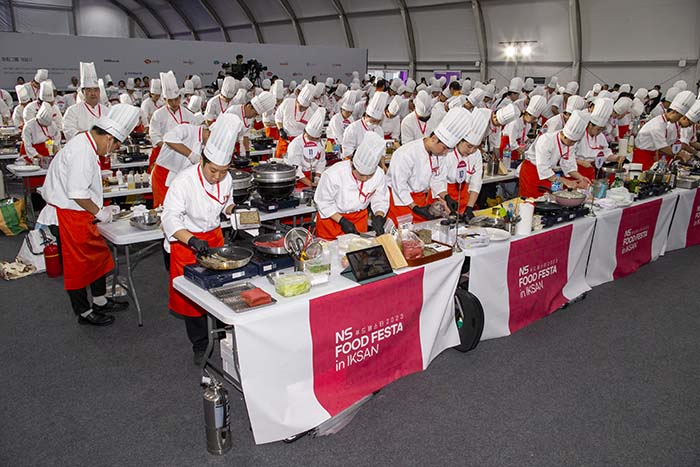 미식 레피시 경연대회에는 2인1팀으로 구성된 100개팀이 참여해 60분간 치열한 요리경연을 펼쳤다. 사진=정태권 기자 mana@